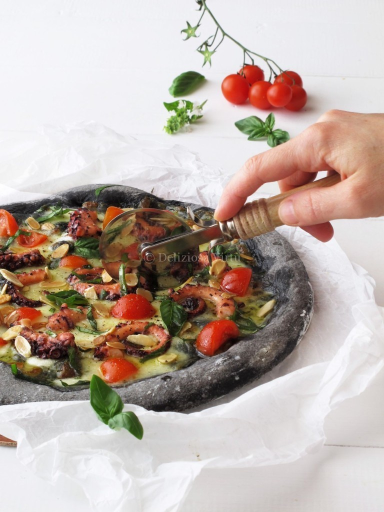 Pizza al nero di seppia con polipo pomodorini e scaglie di mandorla 3